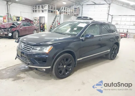 2017 Volkswagen Touareg V6 Wolfsburg Edition z USA, uszkodzony, nr VIN WVGRF7BP2HD005662
